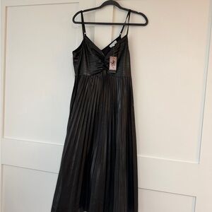 Elegant Black Pleated Dress